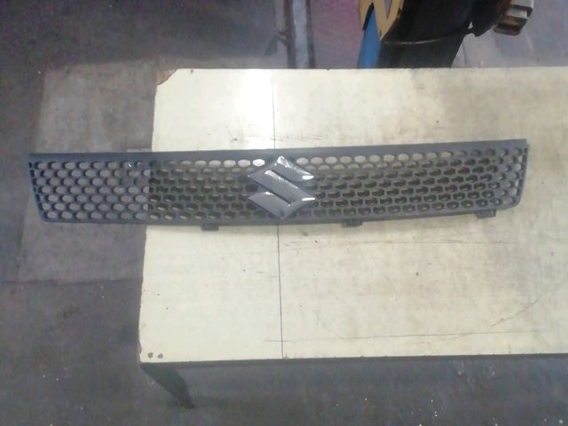 bontott SUZUKI SWIFT III Motorháztető Díszrács