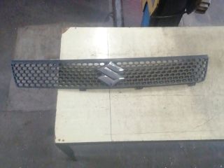 bontott SUZUKI SWIFT III Motorháztető Díszrács