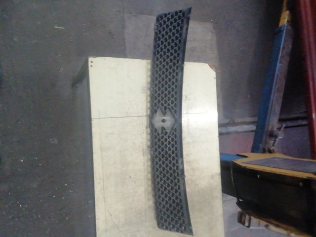 bontott SUZUKI SWIFT III Motorháztető Díszrács