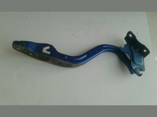 bontott SUZUKI SWIFT III Motorháztető Jobb Zsanér