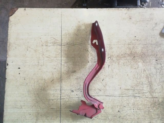 bontott SUZUKI SWIFT III Motorháztető Jobb Zsanér