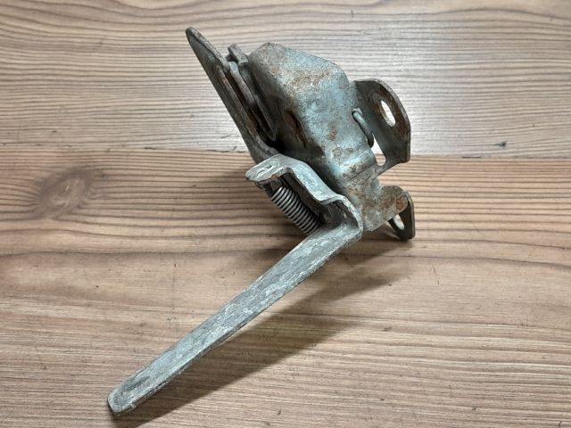 bontott SUZUKI SWIFT III Motorháztető Zárszerkezet