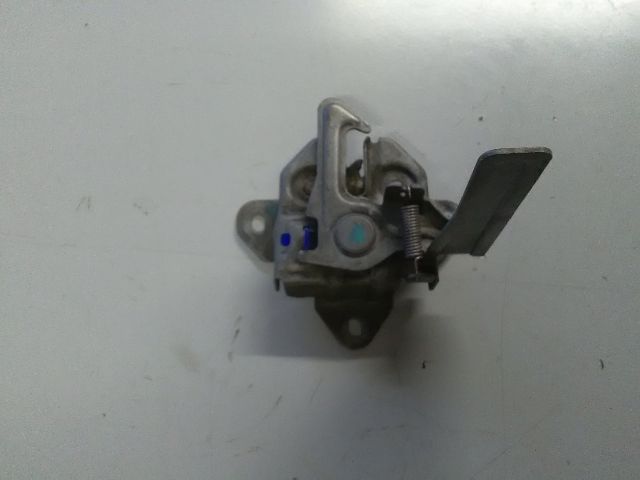 bontott SUZUKI SWIFT III Motorháztető Zárszerkezet