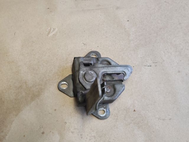 bontott SUZUKI SWIFT III Motorháztető Zárszerkezet