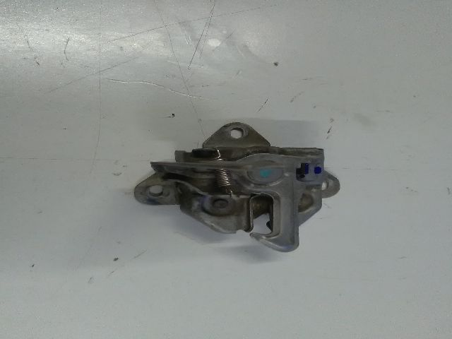 bontott SUZUKI SWIFT III Motorháztető Zárszerkezet