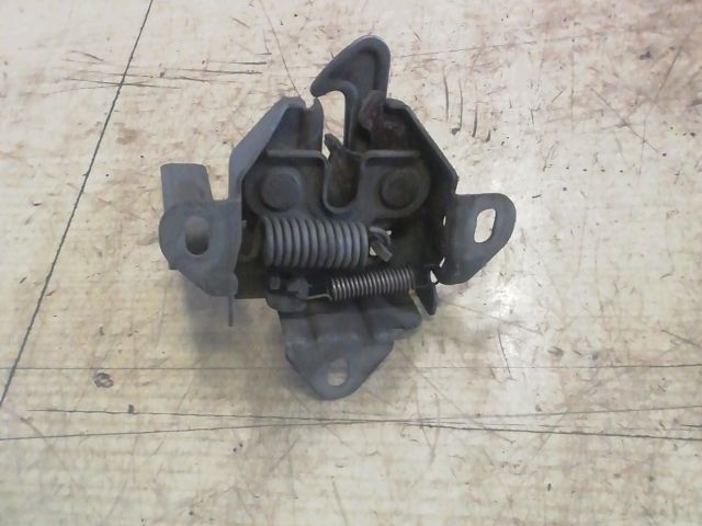 bontott SUZUKI SWIFT III Motorháztető Zárszerkezet