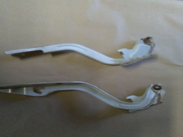 bontott SUZUKI SWIFT III Motorháztető Zsanér Pár