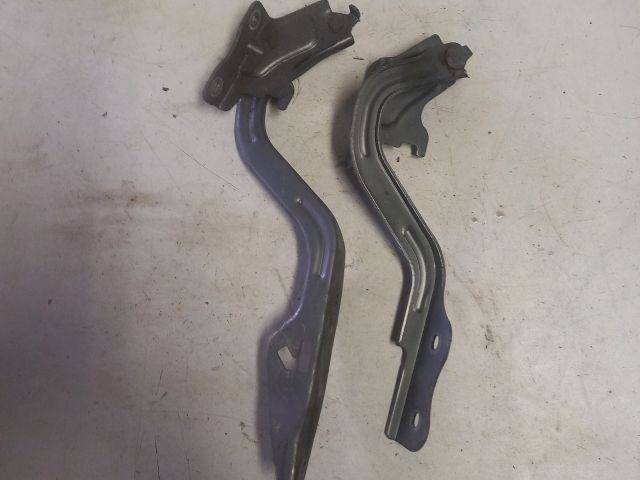 bontott SUZUKI SWIFT III Motorháztető Zsanér Pár