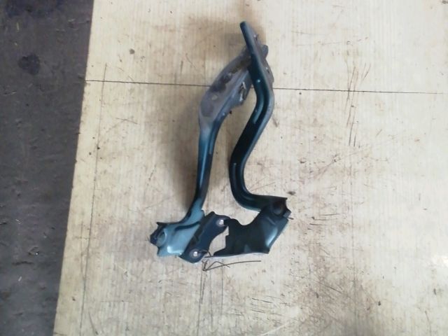 bontott SUZUKI SWIFT III Motorháztető Zsanér Pár