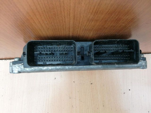 bontott SUZUKI SWIFT III Motorvezérlő