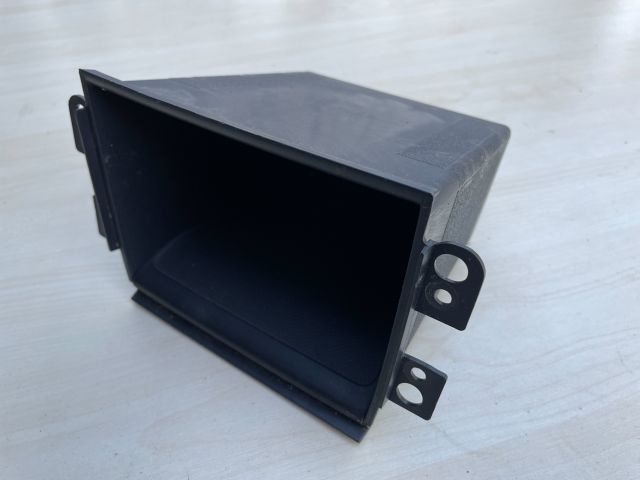 bontott SUZUKI SWIFT III Műszerfal alatti Műanyag Elem