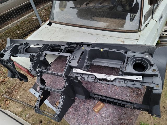 bontott SUZUKI SWIFT III Műszerfal Héj