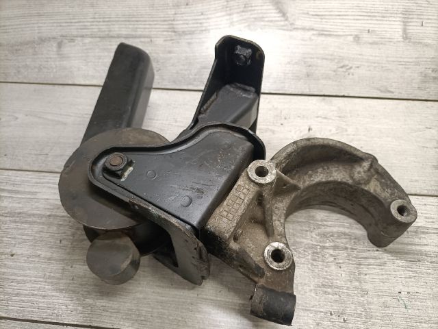 bontott SUZUKI SWIFT III Nyomatéktartó Bak