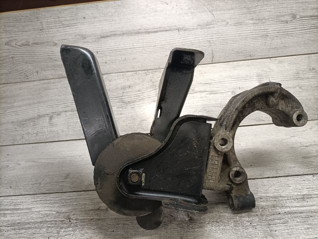 bontott SUZUKI SWIFT III Nyomatéktartó Bak