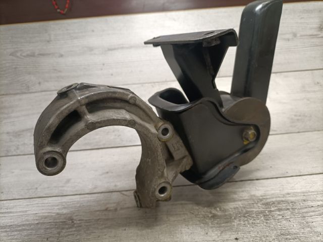 bontott SUZUKI SWIFT III Nyomatéktartó Bak