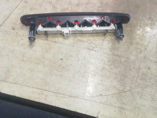 bontott SUZUKI SWIFT III Pótféklámpa