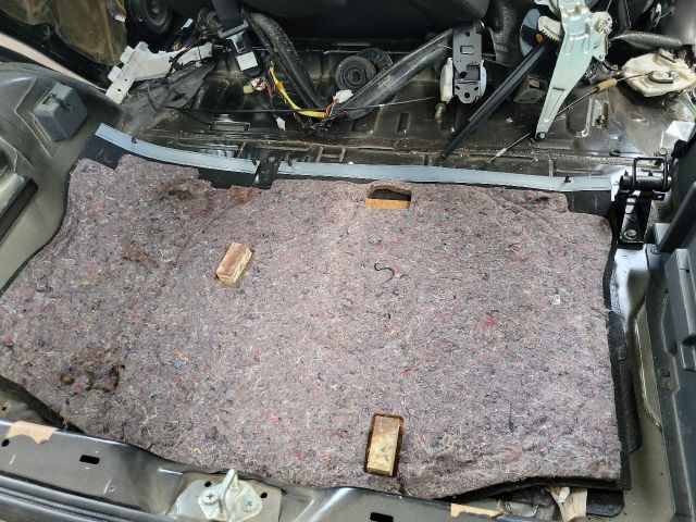 bontott SUZUKI SWIFT III Pótkerék Takaró