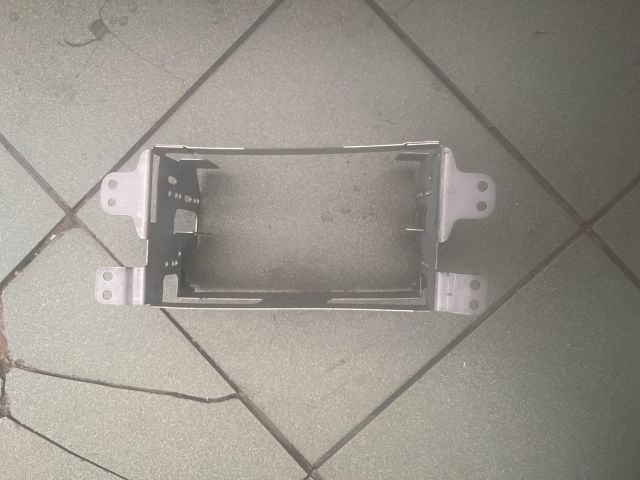 bontott SUZUKI SWIFT III Rádió / CD Keret