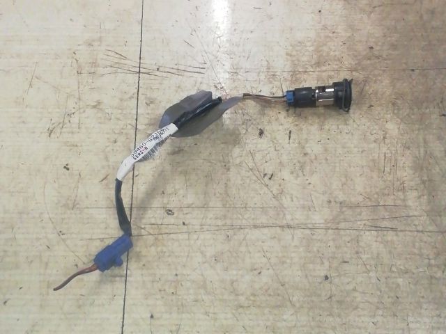 bontott SUZUKI SWIFT III Szivargyújtó Aljzat