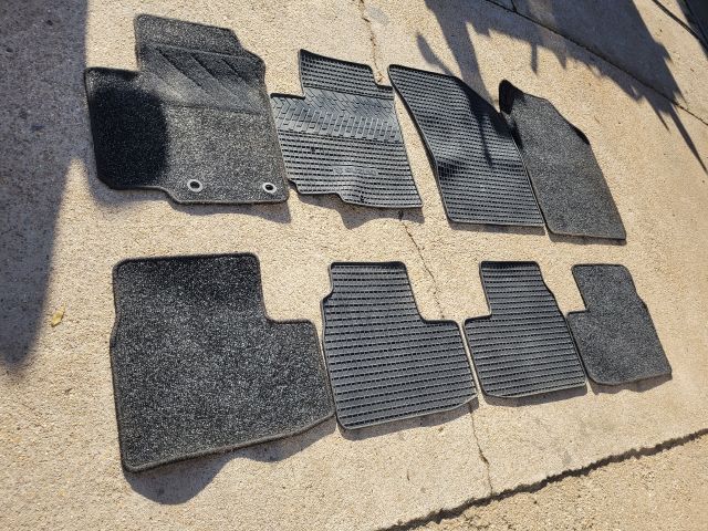 bontott SUZUKI SWIFT III Szőnyeg Szett