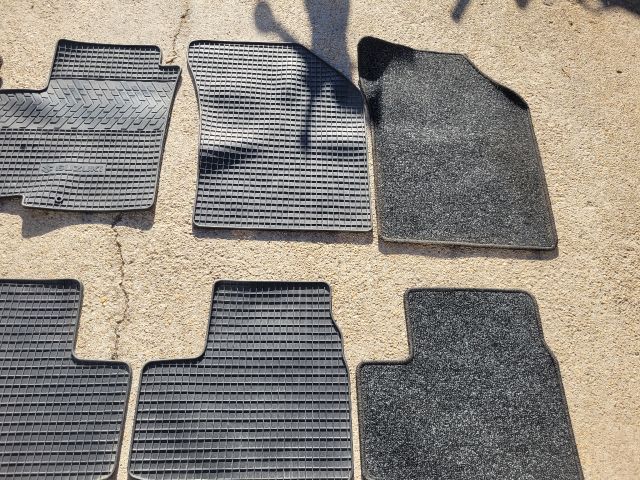 bontott SUZUKI SWIFT III Szőnyeg Szett