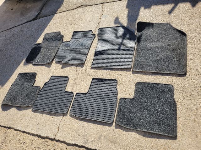 bontott SUZUKI SWIFT III Szőnyeg Szett