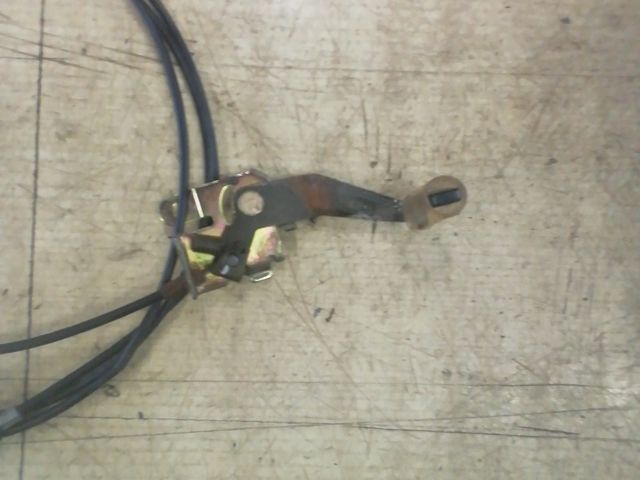 bontott SUZUKI SWIFT III Tankajtó Nyitó Bowden