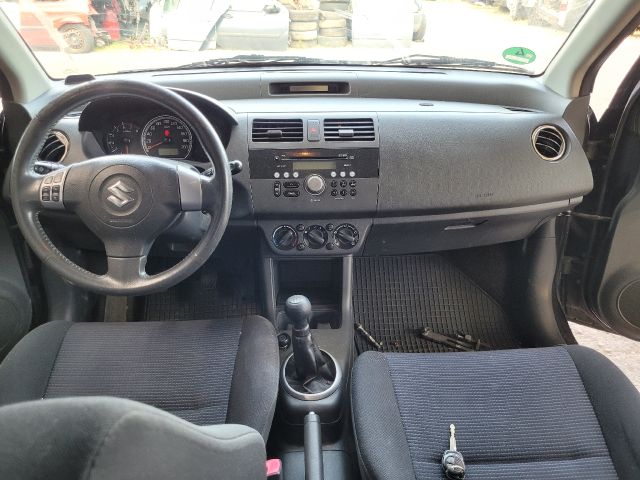 bontott SUZUKI SWIFT III Tankajtó Nyitó Bowden