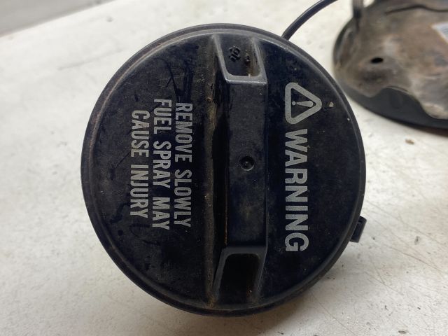 bontott SUZUKI SWIFT III Tankajtó