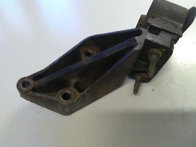 bontott SUZUKI SWIFT III Váltó Bowden Tartó Bak