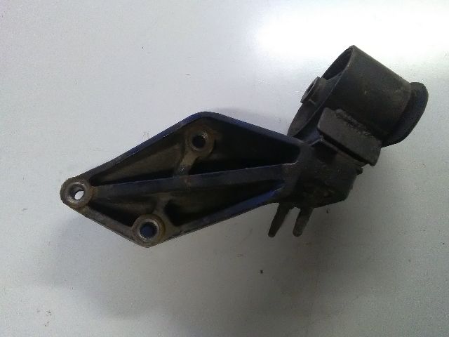 bontott SUZUKI SWIFT III Váltó Bowden Tartó Bak