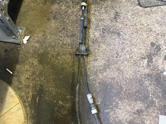 bontott SUZUKI SWIFT III Váltó Bowden