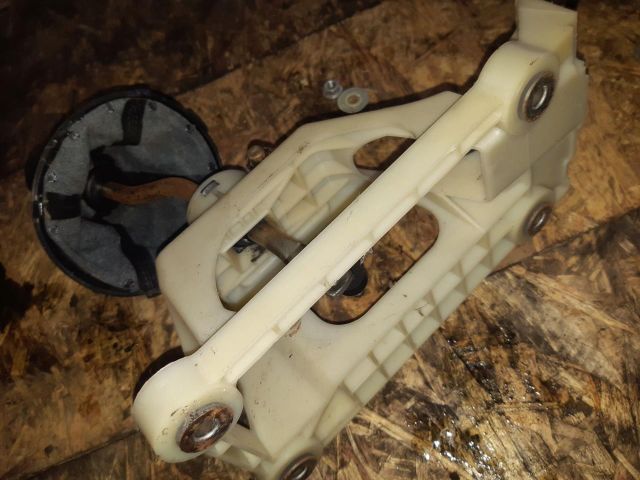 bontott SUZUKI SWIFT III Váltó Kulissza