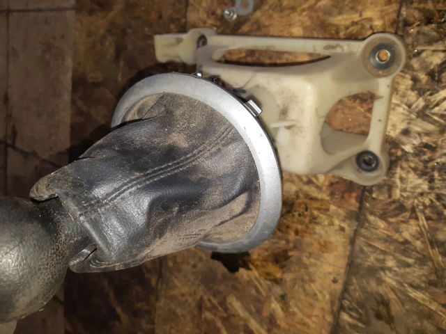 bontott SUZUKI SWIFT III Váltó Kulissza