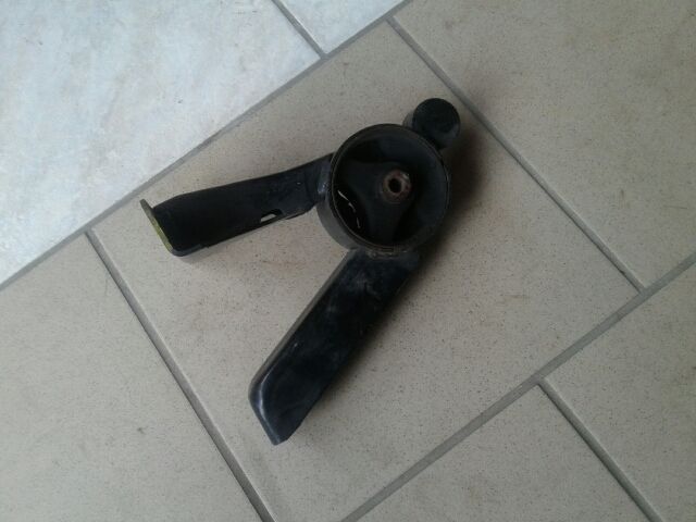 bontott SUZUKI SWIFT III Váltó Tartó Bak (Pozíciófüggetlen)