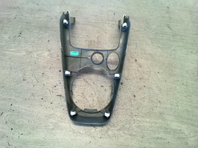 bontott SUZUKI SWIFT III Váltószoknya Rögzítő Keret