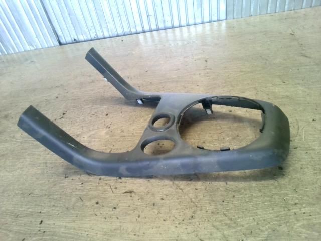 bontott SUZUKI SWIFT III Váltószoknya Rögzítő Keret