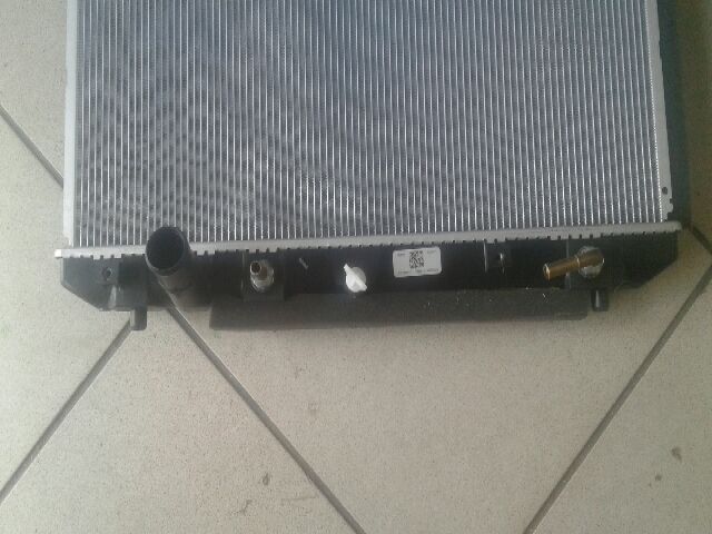 bontott SUZUKI SWIFT III Vízhűtő Radiátor (Klímás)