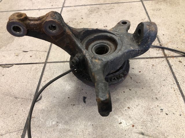 bontott SUZUKI SWIFT IV Bal első Csonkállvány Kerékaggyal