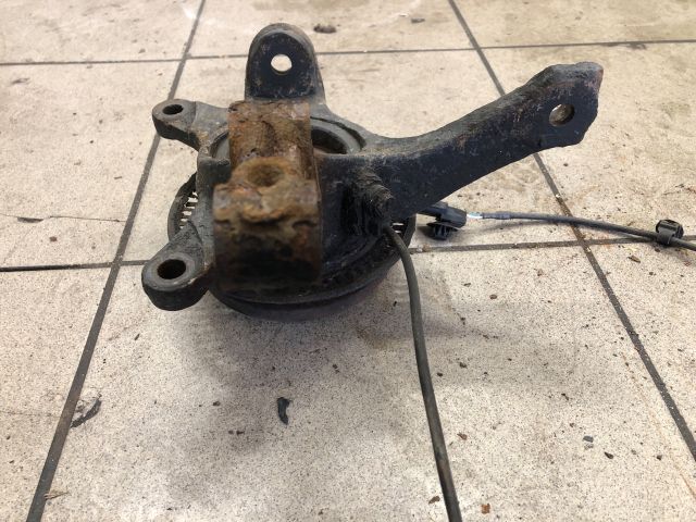 bontott SUZUKI SWIFT IV Bal első Csonkállvány Kerékaggyal