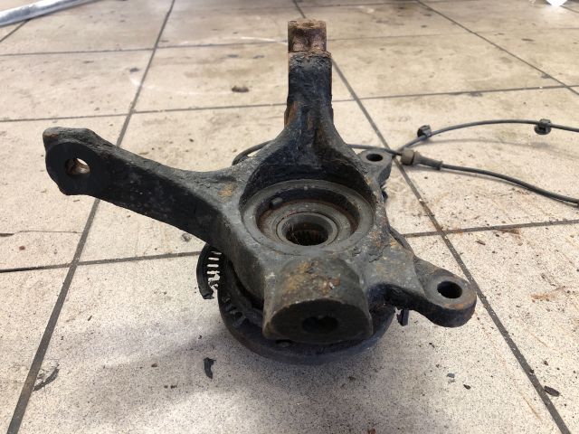 bontott SUZUKI SWIFT IV Bal első Csonkállvány Kerékaggyal