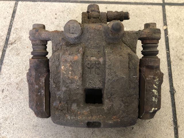 bontott SUZUKI SWIFT IV Bal első Féknyereg Munkahengerrel