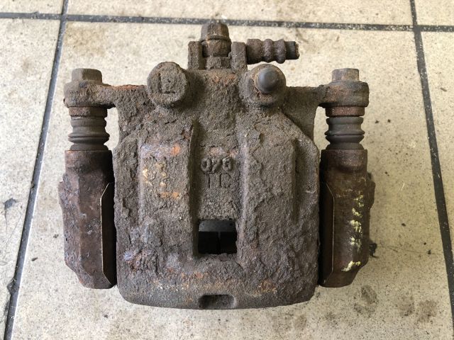 bontott SUZUKI SWIFT IV Bal első Féknyereg Munkahengerrel