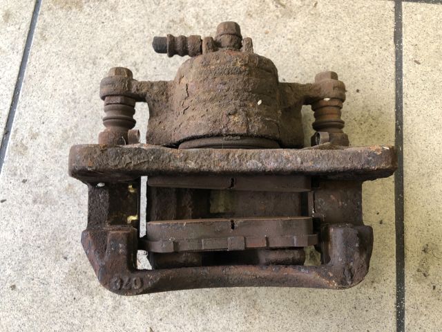 bontott SUZUKI SWIFT IV Bal első Féknyereg Munkahengerrel