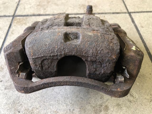 bontott SUZUKI SWIFT IV Bal első Féknyereg Munkahengerrel