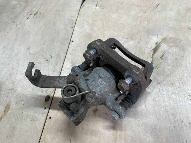 bontott SUZUKI SWIFT IV Bal hátsó Féknyereg Munkahengerrel