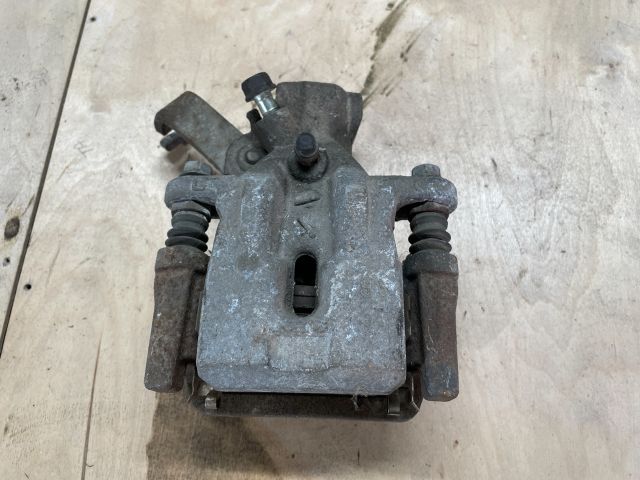 bontott SUZUKI SWIFT IV Bal hátsó Féknyereg Munkahengerrel