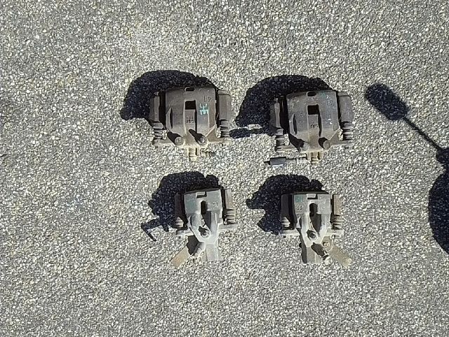 bontott SUZUKI SWIFT IV Bal hátsó Féknyereg Munkahengerrel