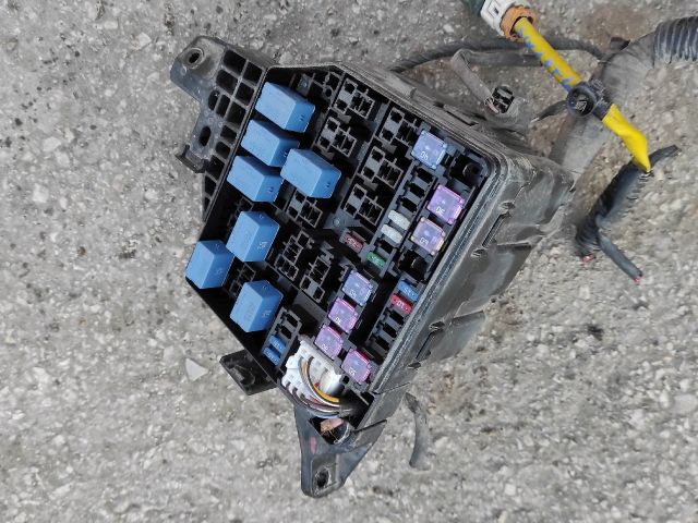 bontott SUZUKI SWIFT IV Biztosítéktábla Motortér