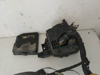 bontott SUZUKI SWIFT IV Biztosítéktábla Motortér